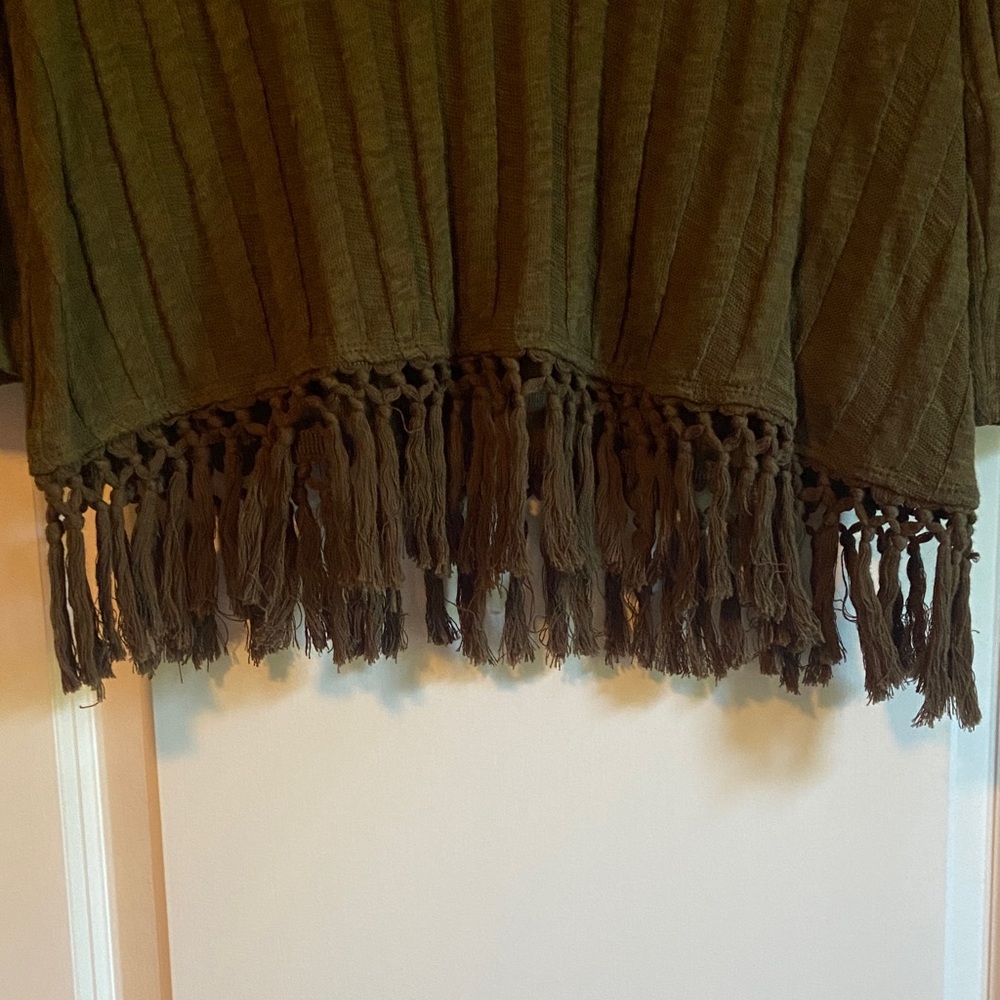 Anthropologie eri + ali Olive Fringe Hem Sweater Size Large - Picture 3 of 6